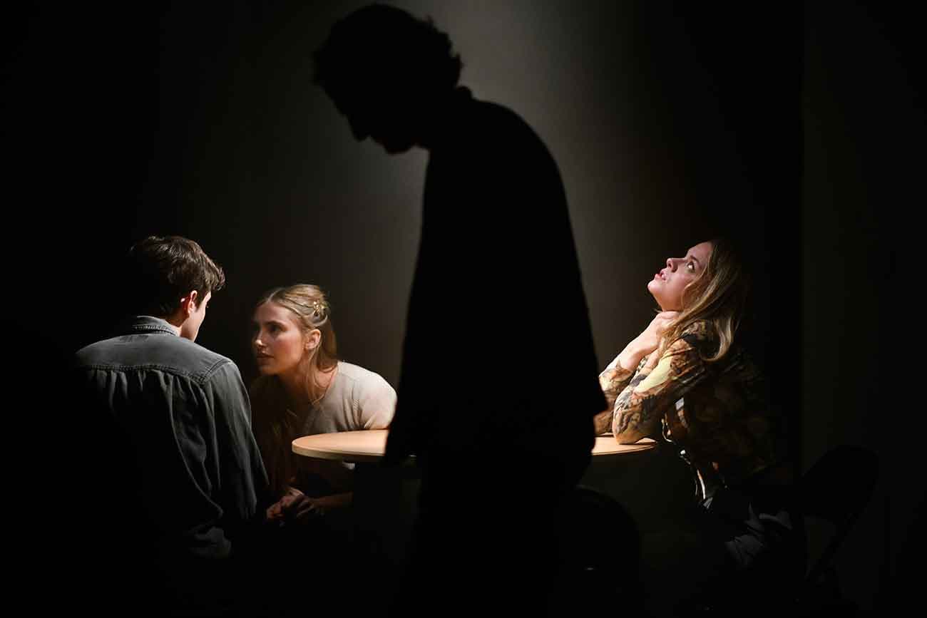 Aria Dean, Production for a Circle, 2019. Performance view, Centre d'Art Contemporain Geneve, October 17, 2019. Courtesy of the artist. Photo: Zoe Aubry