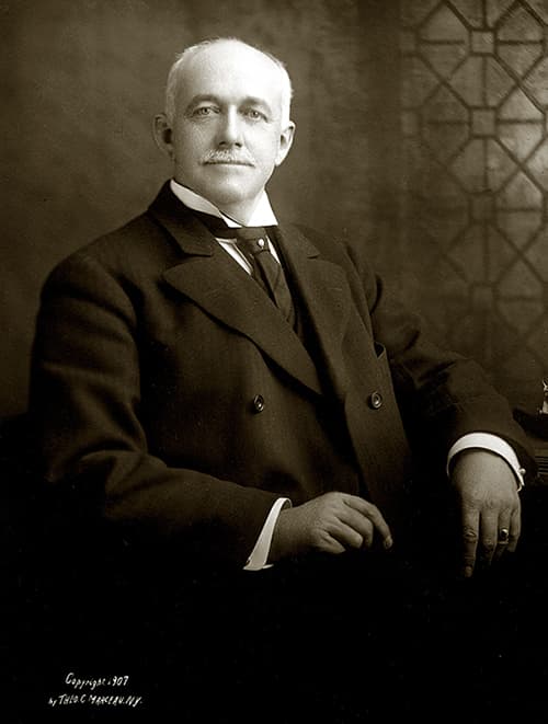 Henry E. Huntington, 1907. Photo: Theo C. Marceau, New York City. The Huntington Library, Art Collections, and Botanical Gardens.