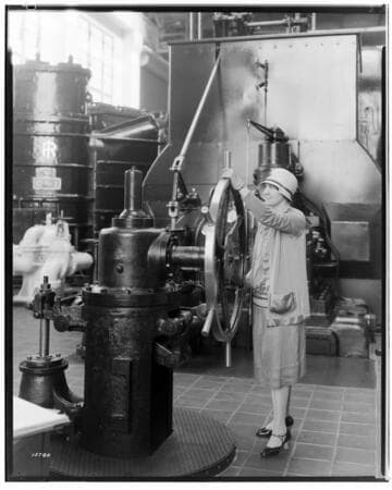 Long Beach Steam Station, Plant #2 - Girls at L.B.S.P