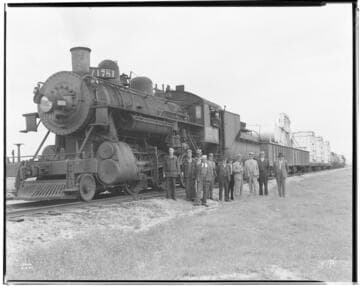 Magunden Switching Station - Men standing by Southern Pacific, 2-