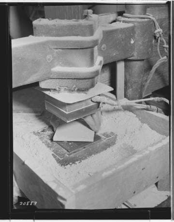 Downey Tile Company - Die heater close-up