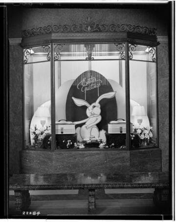 D2.3 - Displays, Window - Easter window