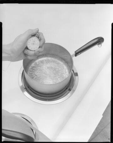 Timing the boiling point of a liquid on an electric stove