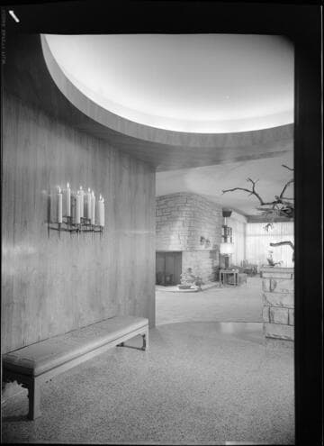 [Unidentified residence]