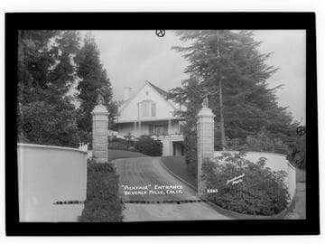 "Pickfair" entrance, Beverly Hills, Calif