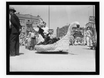 Little Impersonator float in the Ocean Park Baby Parade