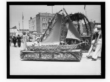Ocean Park Plunge float in the Ocean Park Baby Parade