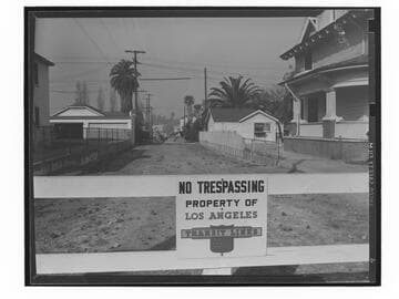Gate with Los Angeles Transit Lines sign posted