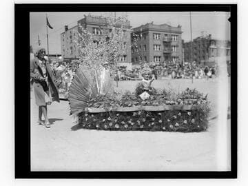 Float in the Ocean Park Baby Parade