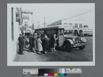 Passengers entering bus of the new Los Angeles to Venice service