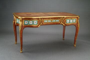 Writing table