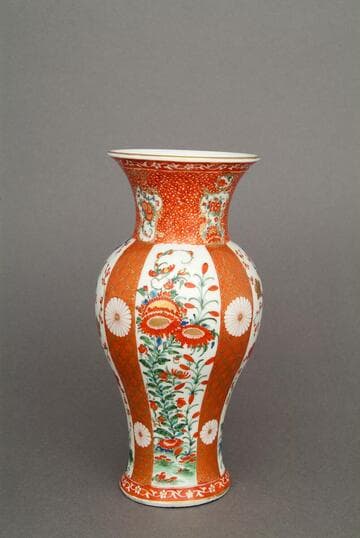 Scarlet "Japan" vase [2 of 5]