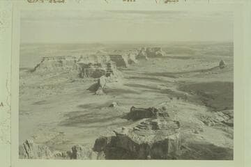 Tse Tonte and Pinnacle Rock