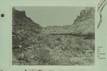 38.Station 8524 Down. Brown-Stanton party. Stanton surveyed his line along left bank from Sta. 8524 to Sta. 8723 or from Mile 216 to Mile 212.2. Caption errs. Sta. 8524 would be Mile 215.95 but camera position is approx. Mile 215.2, caption for No.4