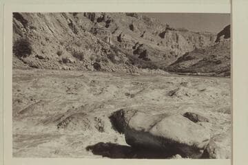 Brick Mortenson heading into 205 Mile Rapid. Approximate gauge: 17,000 cfs