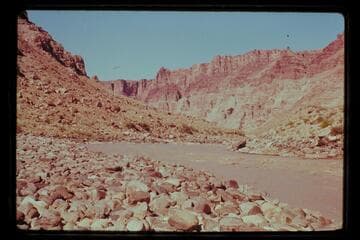 Downstream Mile 211.0, middle of rapid no. 4