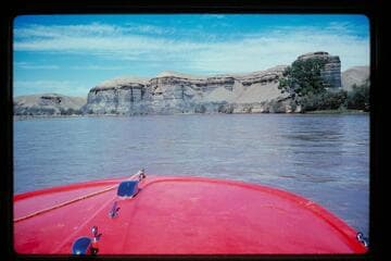 Buttes, right bank, Mile 110