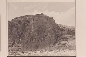 Fault opposite foot of Tanner Trail