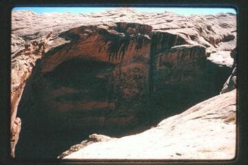Cave over dry watercourse in tributary to Halls Creek
