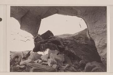 White-hat Bridge; Natural bridge in side canyon of Navajo Canyon