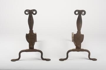 Shield Front Andiron