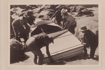 Lining the boats at Lava Falls Rapid
