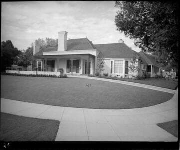 Naumann, Mr. and Mrs. Carl, residence