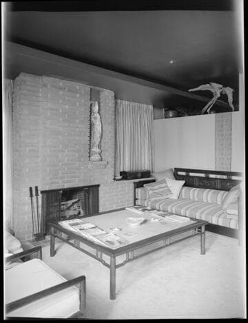 Hodiak, [Anne Baxter], residence