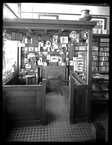 Vroman's bookstore, Pasadena, Interior
