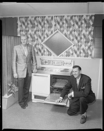 Electric range on exhibit