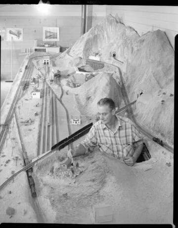 Model railroad with 1 variant