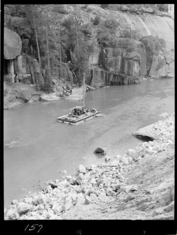 Big Creek - Mammoth Pool - Deep well drilling in bottom of dam