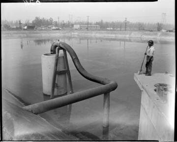 Retainment basin with liquid
