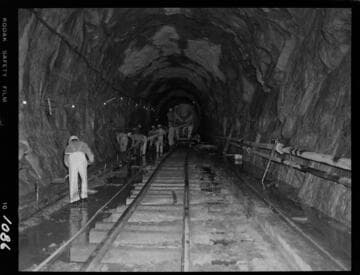 Big Creek - Mammoth Pool - Pouring invert curb