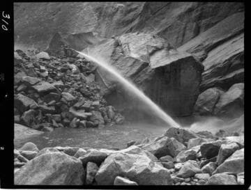 Big Creek - Mammoth Pool - General view of boulders in river bottom at downstream rock toe area