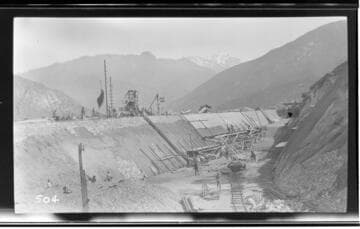 A construction crew working on the regulating reservoir at Kaweah #3 Hydro Plant