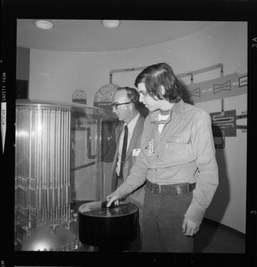 Young students touring the Nuclear Information Visitor's Center at SONGS