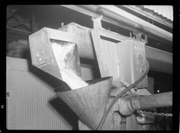 Packing shipment with crushed ice