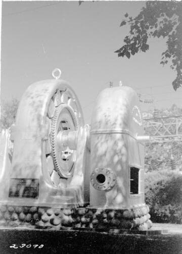Kaweah #1 - Historic old AC generator on display