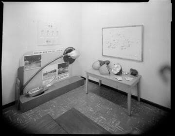 Mercury vapor street light display