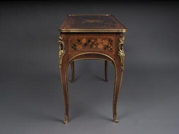Mechanical Writing Table