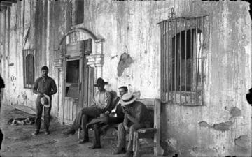 San Fernando Under the Corridors (4 Musicians) 5th of May