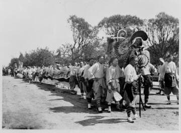Paper dragon carried by Los Angeles Chinatown citizens in parade, 1901