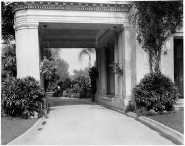 Porte cochère of the Huntington residence, circa 1920
