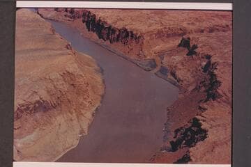 Mouth of Navajo Creek.  Mile 25.4.  Approx. gauge:  31,000 cfs