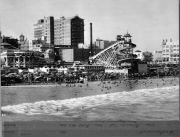 Long Beach from the pier showing pike and town in rear