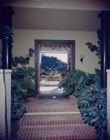 Hauser, Dr. Gayelord, residence
