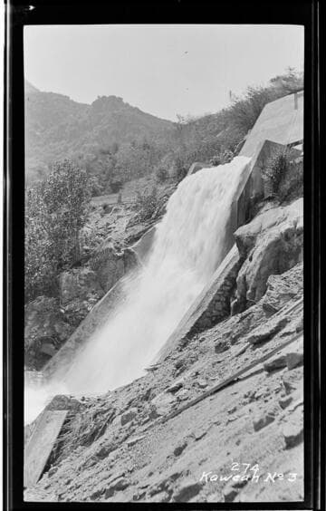 The siphon spillway in operation at Kaweah #3 Hydro Plant