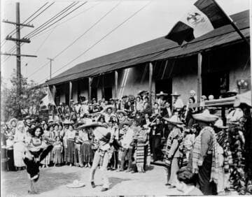 Spanish dancers at plaza, Olvera Street, 1920