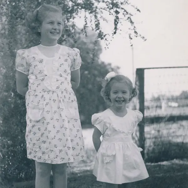 Barbara and Kathy Fiscus. Barbara Fiscus Collection.